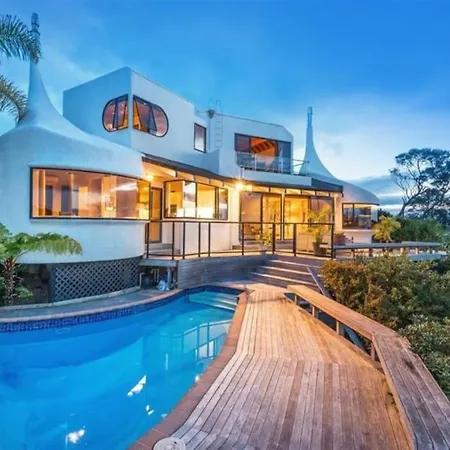 Villa Unique Waterfront Retreat